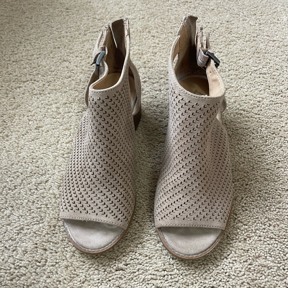 Justice Girls open toe Tan Wedge size 4